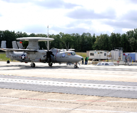 e-2d-advanced-hawkeye-launches_110927-n-jq696-001