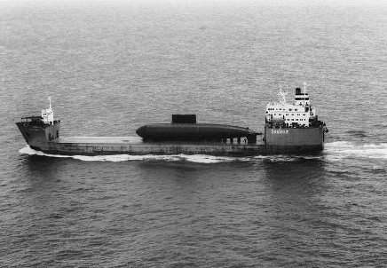 SS_Sea_Tal_carrying_Chinese_Kilo_submarine
