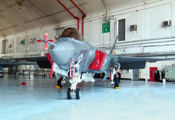 F-35C JSF Pax hangar