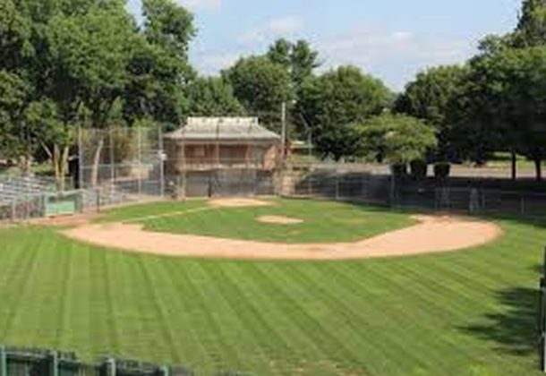 File:Little League Baseball at Elm Street Park.jpg - Wikipedia